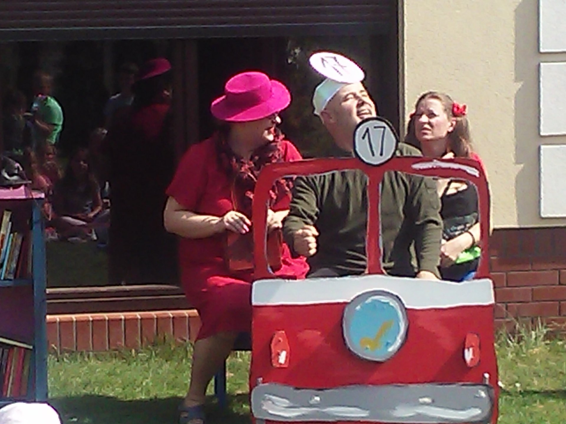 DZIEWCZYNKA Z ZAPASOWĄ GŁOWĄ / bajka dla dzieci