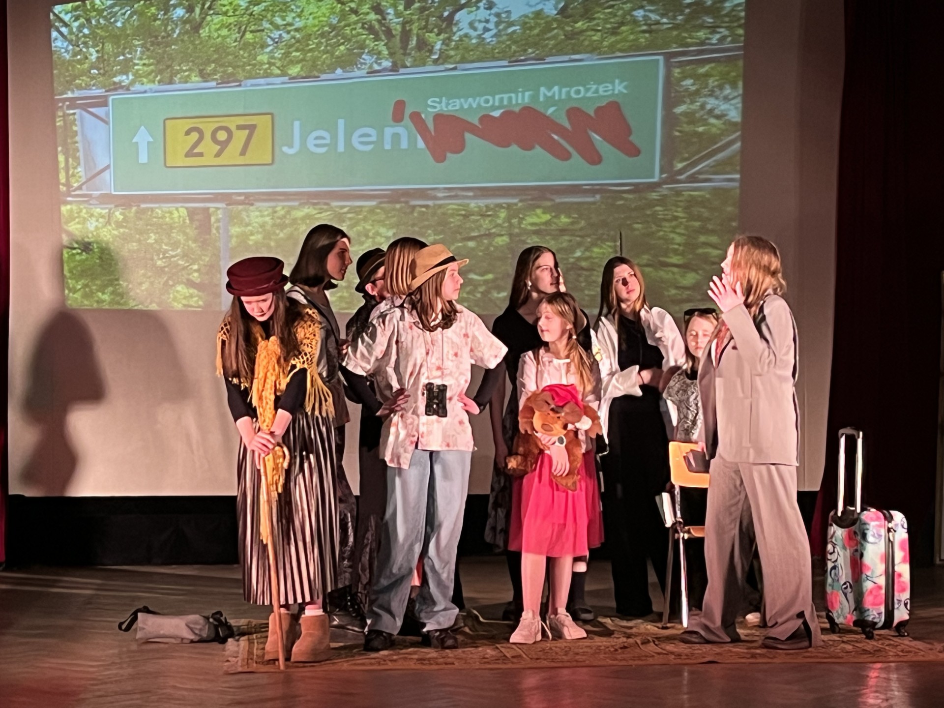 mROŻEK OBFITOŚCI czyli trzy małe sztuki Sławomira Mrożka w wykonaniu asz.dzieciaków